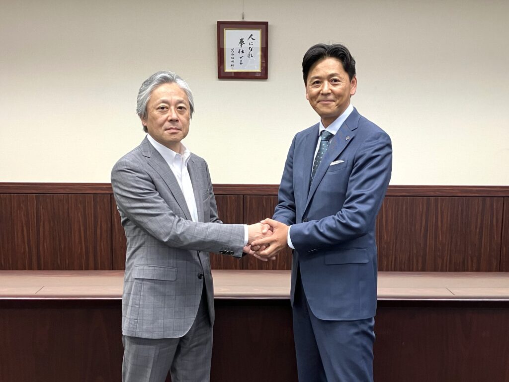 左：関東学院大学 学長 小山嚴也氏／右：株式会社城南進学研究社 代表取締役社長CEO 千島克哉氏